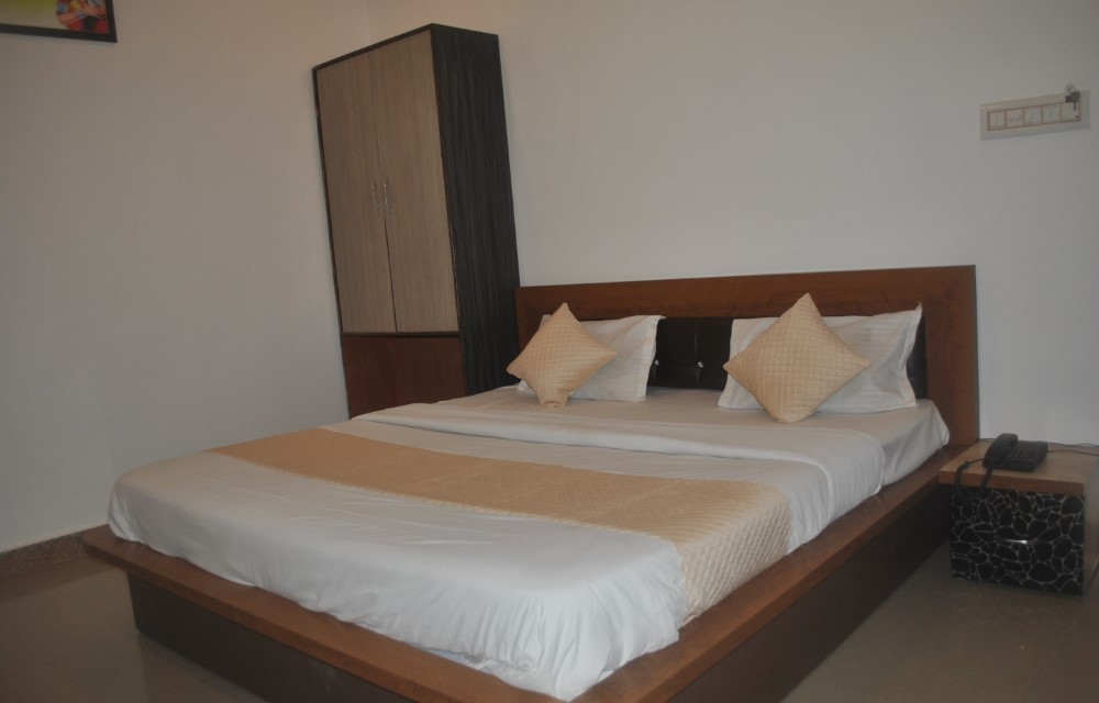 Beyond Comfort: How Hotels Are Elevating Guest Experiences with Art and Design